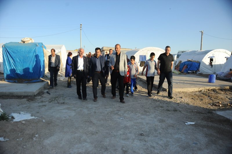 Öğrencilerden Tarım İşçilerine Giysi Yardımı