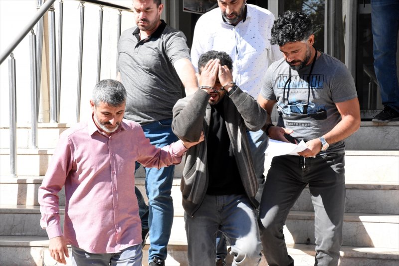 Polise Yakalanmamak İçin Evine Kadın Kılığında Girip Çıkmış