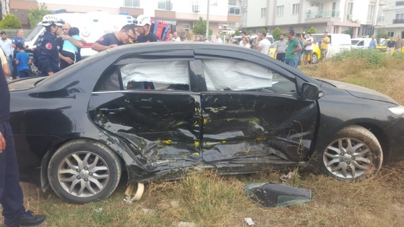 Antalya’da İki Otomobil Çarpıştı: 6’sı Ürdün Vatandaşı 8 Yaralı