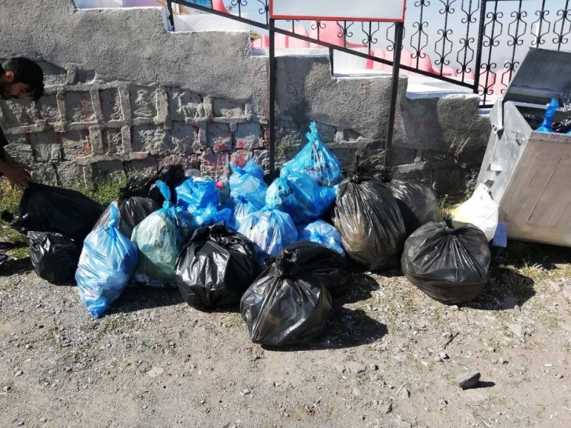 Öğrenciler 85 Torba Çöp Topladı