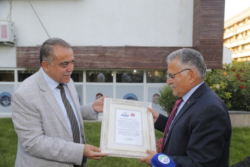 Başkan Büyükkılıç’ın Hayvan Sevgisine Ödül