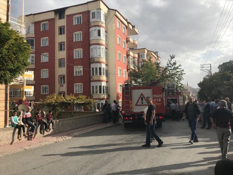 Kayseri'de Çatı Yangını: 9 Yaralı