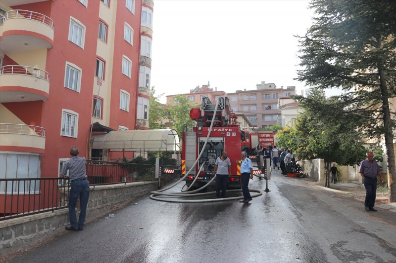Kayseri'de Çatı Yangını: 9 Yaralı