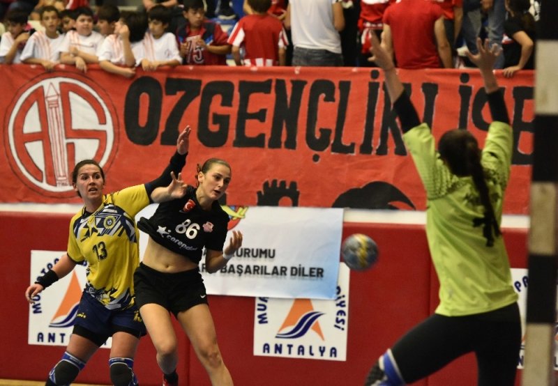 Paşanın Melekleri Galibiyetle Başladı