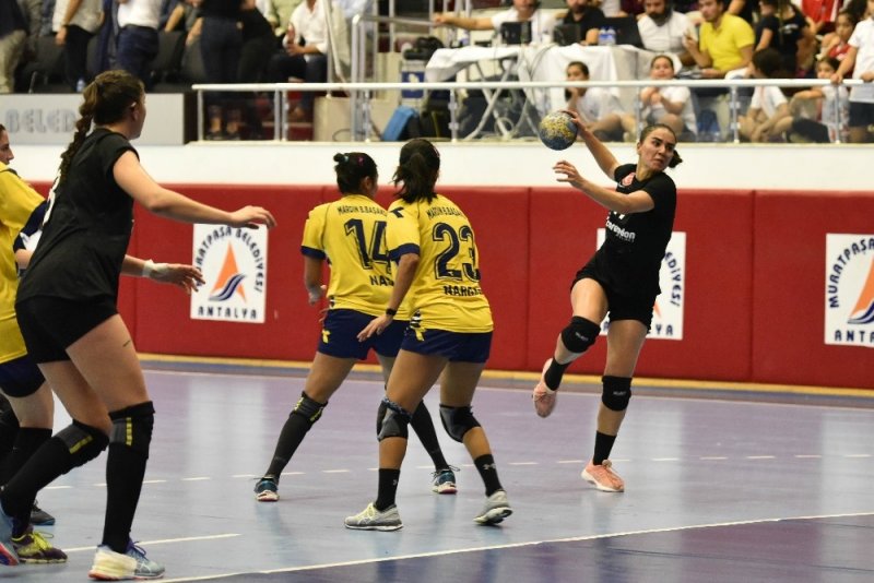 Paşanın Melekleri Galibiyetle Başladı