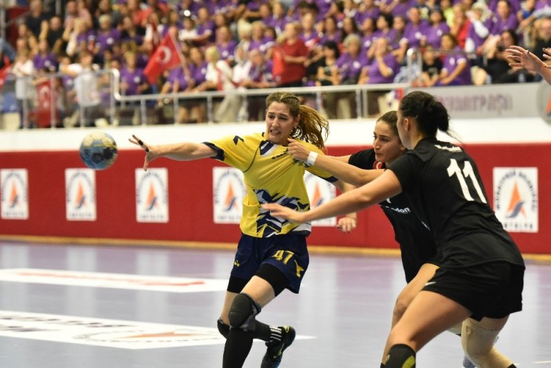 Paşanın Melekleri Galibiyetle Başladı