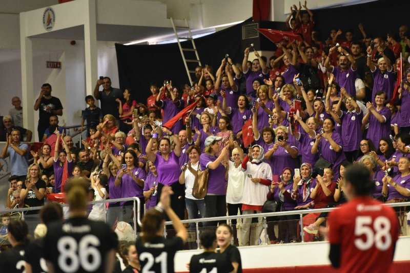 Paşanın Melekleri Galibiyetle Başladı