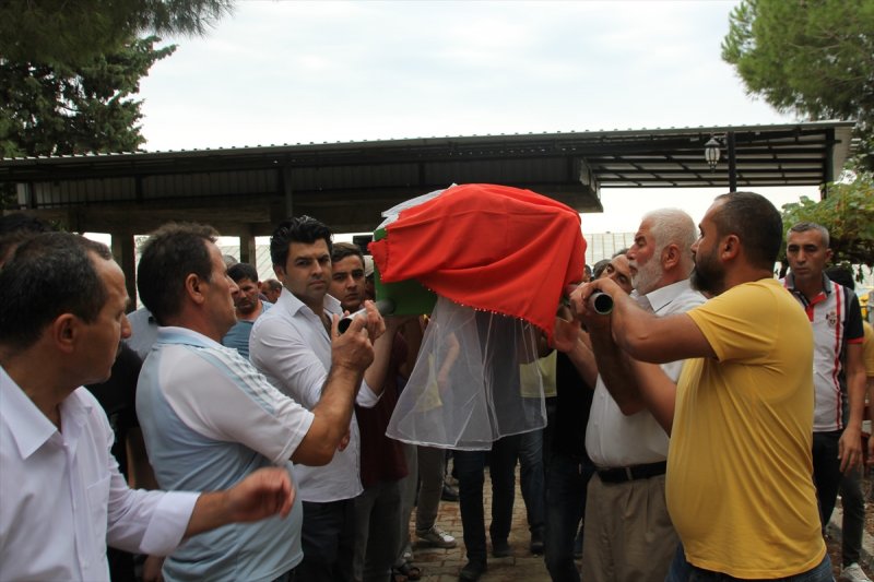 Organları Bağışlanan Genç Kızın Cenazesi Toprağa Verildi