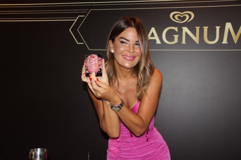 Forum Mersin Ziyaretçileri, Özlem Yıldız’ın Elinden Dondurma Yedi