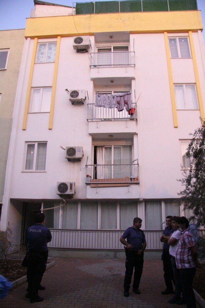 Binadan Gelen ’Kötü Koku’ İhbarı Polisi Harekete Geçirdi