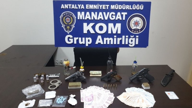 Antalya’da Silah ve Uyuşturucu Operasyonu Yapıldı