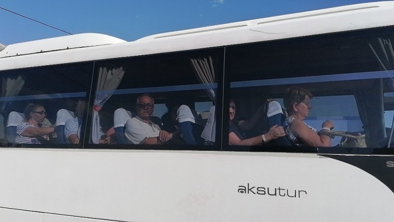 Antalya'nın Manavgat İlçesinde Tur Midibüsü Tur Otobüsüne Arkadan Çarptı
