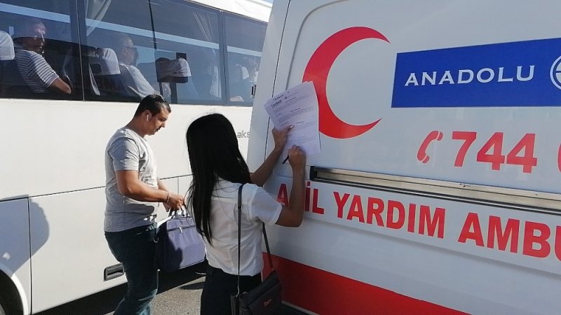 Antalya'nın Manavgat İlçesinde Tur Midibüsü Tur Otobüsüne Arkadan Çarptı