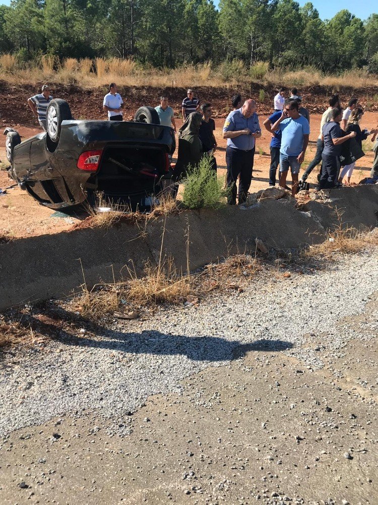 Antalya'nın Kaş İlçesinde Lastiği Patlayan Askeri Araç Takla Attı