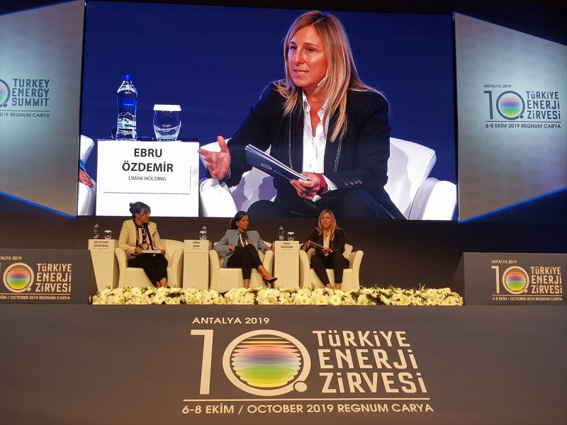 Tüm Enerji Şirketlerine Kadın Yönetici Sayısını Artırmalarını Tavsiye Ediyorum