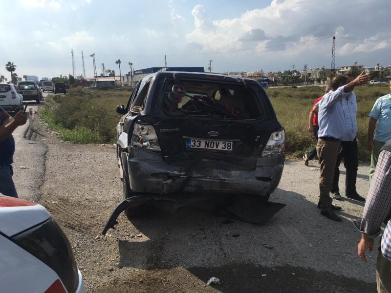 Minibüs İle Otomobilin Çarpışması Sonucu 5 Kişi Yaralandı