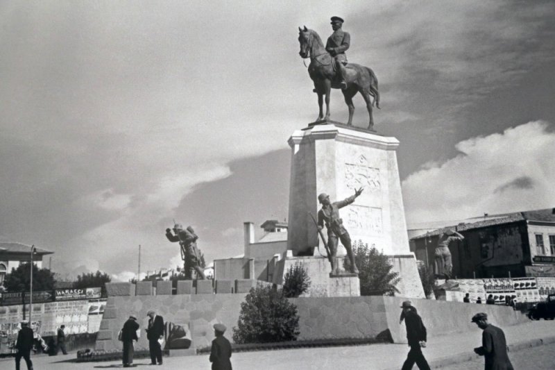 Hitler’in Zulmünden Kaçan Albert Eckstein’in Anadolu İzlenimlerini Anlatan Fotoğraf Sergisi Açıldı