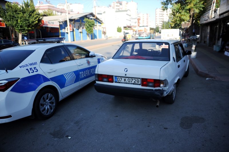 Antalya'da Zincirleme Trafik Kazası Kazada Bir Polis Memuru Yaralandı