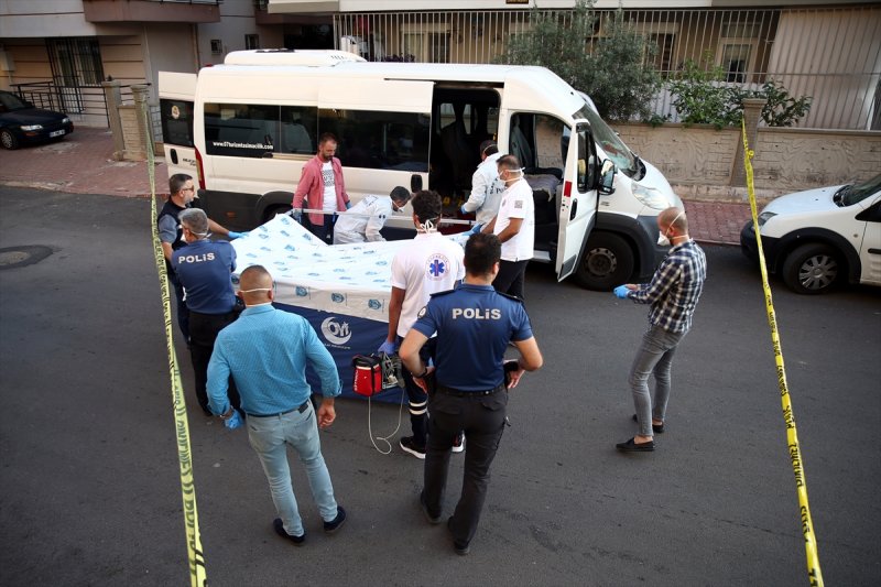 Antalya'da Bir Minibüs Şoförü Aracında Ölü Bulundu