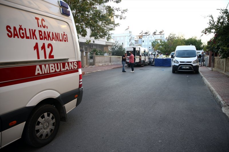 Antalya'da Bir Minibüs Şoförü Aracında Ölü Bulundu