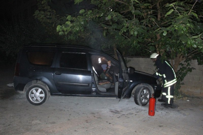 Erken Fark Edilen Yangın, Otomobilin Tamamen Yanmasını Engelledi
