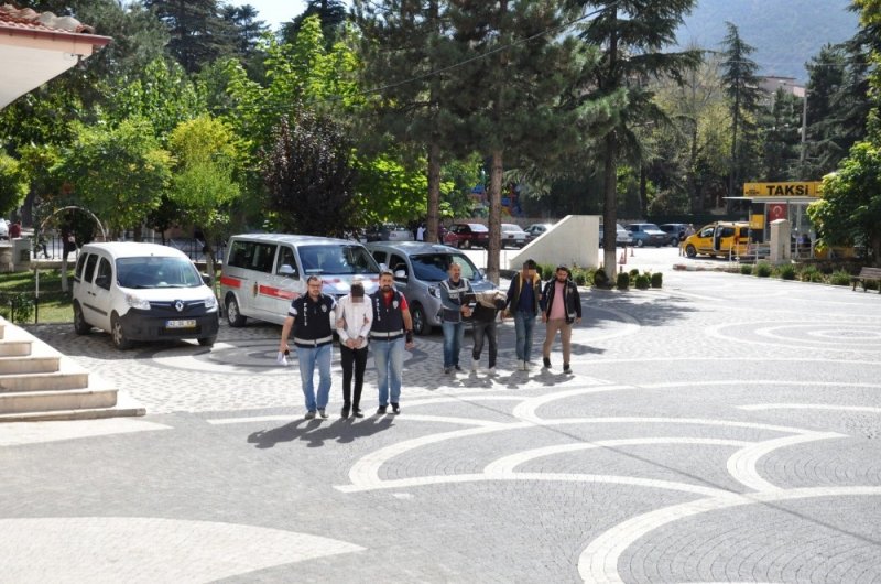 Konya'da Gelin Arabası Gibi Süslenen Otodan Bakın Ne Çıktı