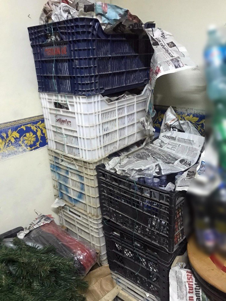 Polis Tarafından Yapılan Operasyonda 225 Şişe Sahte İçki Ele Geçirildi