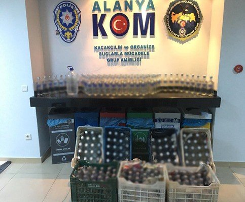 Polis Tarafından Yapılan Operasyonda 225 Şişe Sahte İçki Ele Geçirildi