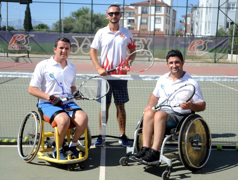 Tekerlekli Sandalye Tenis Sporuyla Tüm Engellere Meydan Okuyorlar
