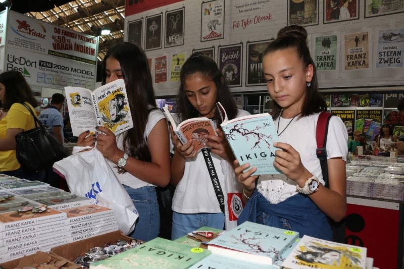 Antalya Kitap Fuarı İlk İki Günde 45 Bine Yakın Ziyaretçi Ağırladı