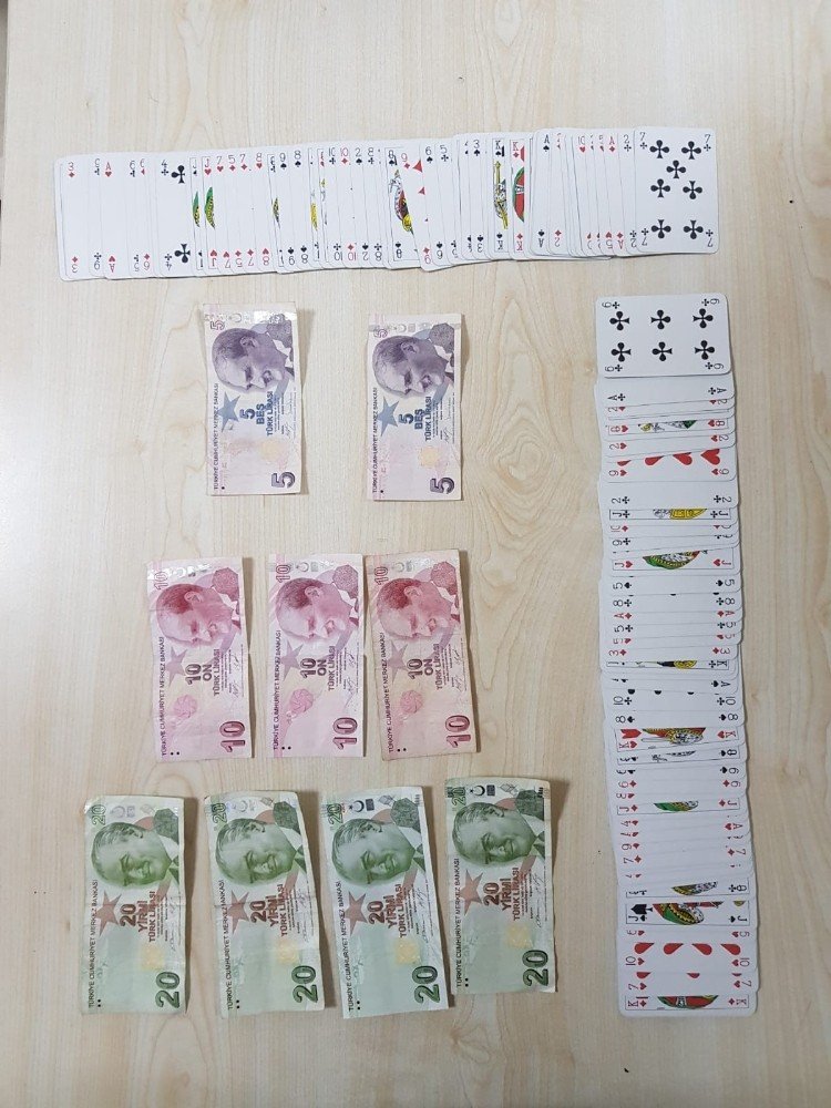 Antalya'nın Manavgat İlçesinde Polis Kumar Baskını Yaptı