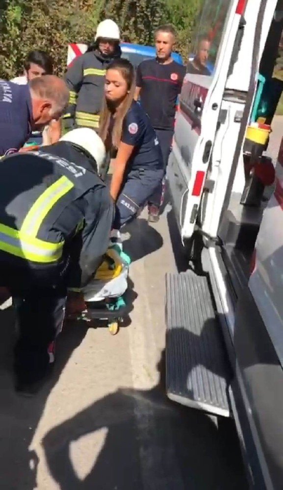 Turistleri Taşıyan Midibüs Devrildi Kazada 3'ü Rus Turist 4 Kişi Yaralandı