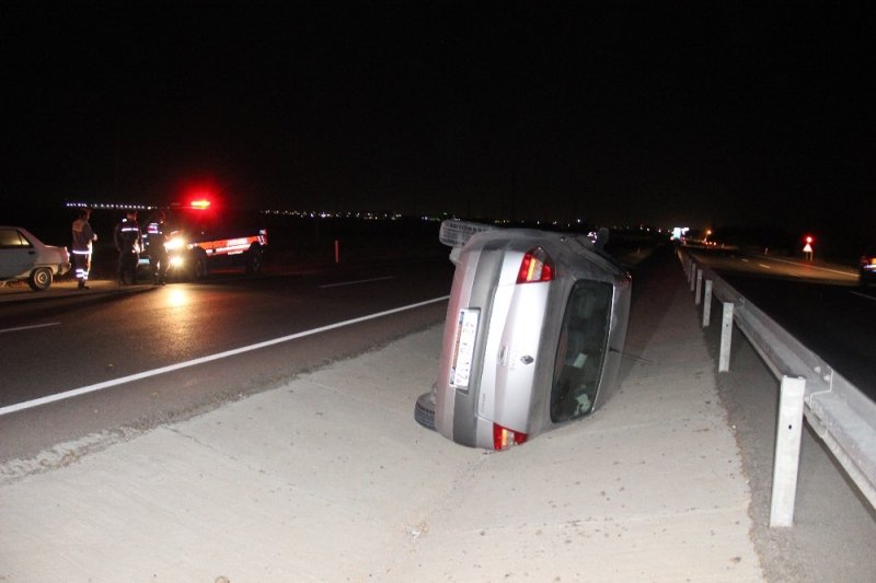 Karaman'da Yola Çıkan Köpeği Kurtaran Otomobil Yan Yattı