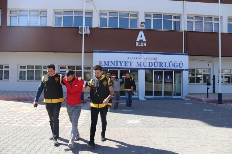 Aksaray'da İnşaat Fareleri Kovalamaca Sonucu Ele Geçirildi