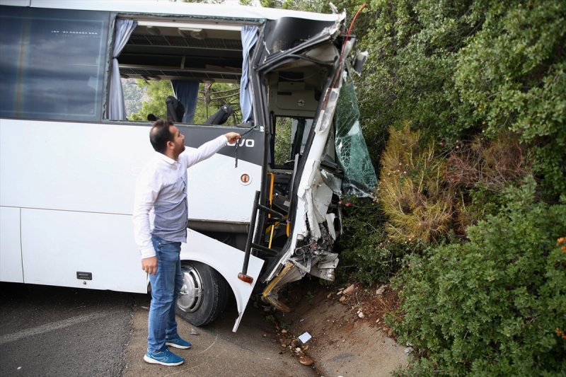 Antalya'da Trafik Kazası Meydana Geldi: Yaralılar Var