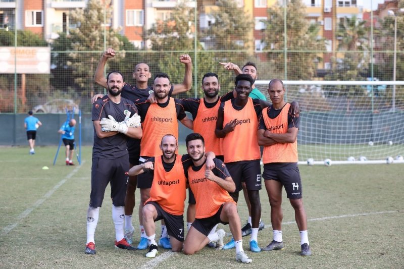Futbolcularımızın Mehmetçiğimize Selam Göndermeleri Çok Doğal