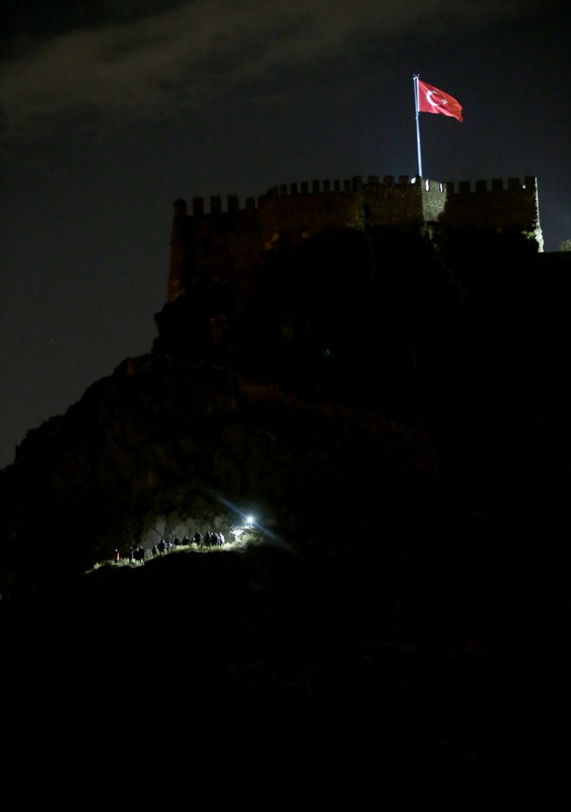 Mhp'li Semih Yalçın'ın Oğlu Ankara Kalesi'nden Düşerek Hayatını Kaybetti