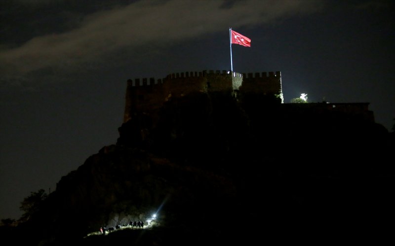 Mhp'li Semih Yalçın'ın Oğlu Ankara Kalesi'nden Düşerek Hayatını Kaybetti