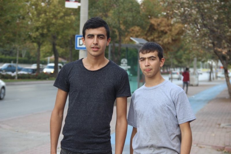 Trafikte Tartıştığı Gençlerin Elektrikli Bisikletini Ciple Ezdi