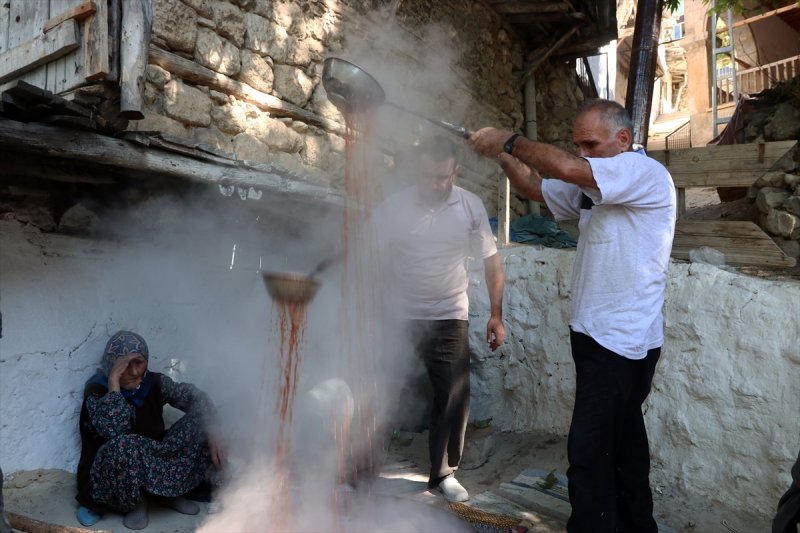 Asırlık Fırınlar Pekmez İçin Yandı