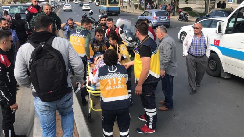 Yayaya Çarpınca Şoka Giren Sürücüyü Polis Sakinleştirdi