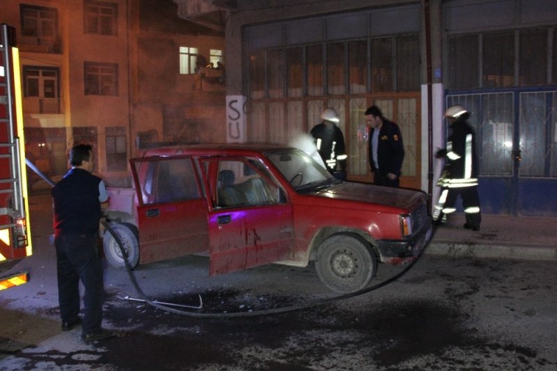 Karaman’da Park Halindeki Araçta Yangın Çıktı