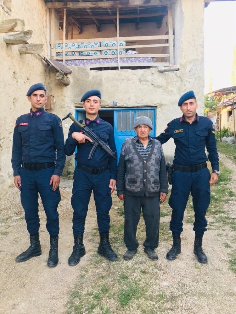 Alzheimer Hastası Bekir Çam Jandarma Ekiplerince Mezarlıkta Bulundu