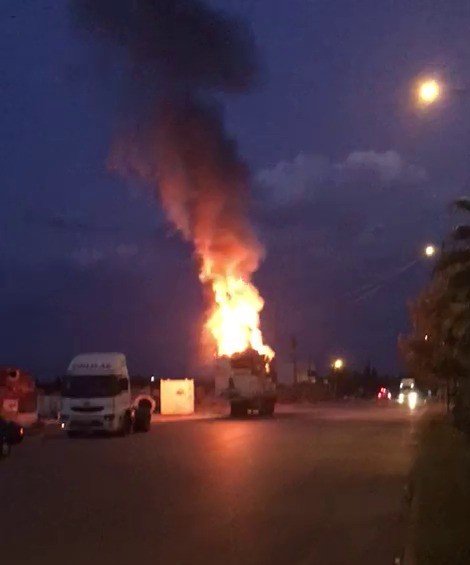 Tırın Dorsesi Alev Alev Yandı