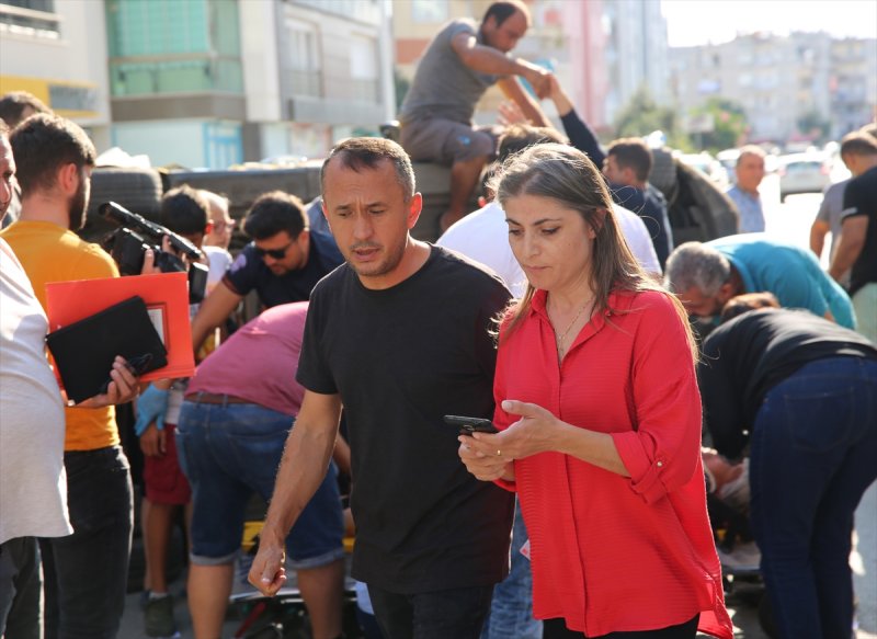 Antalya'da Otomobil İle Taksi Çarpıştı: Yaralılar Var