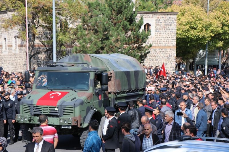 Ağrı Şehidine Gözü Yaşlı Veda