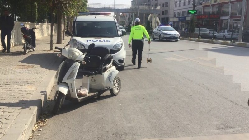Karaman'da Otomobil Elektrikli Bisiklete Arkadan Çarptı