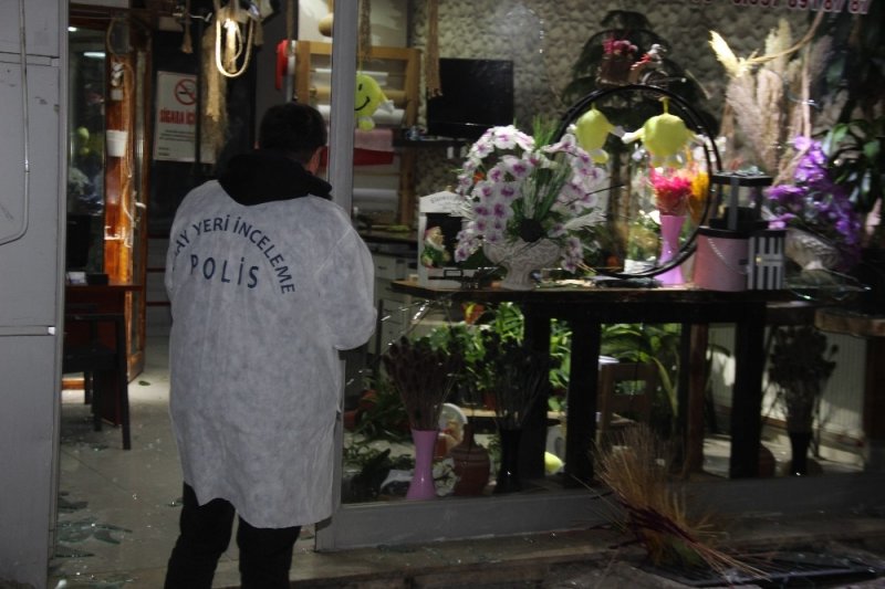 Kavgada Bir Kişi Yaralandı Dükkan Camlarını Sopa Ve Masayla Kırdılar