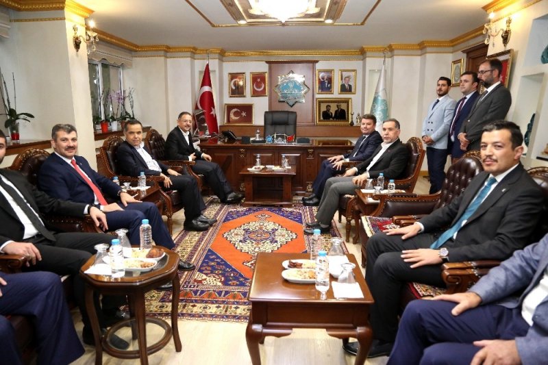 Mehmet Özhaseki’den Başkan Dinçer’e Ziyaret
