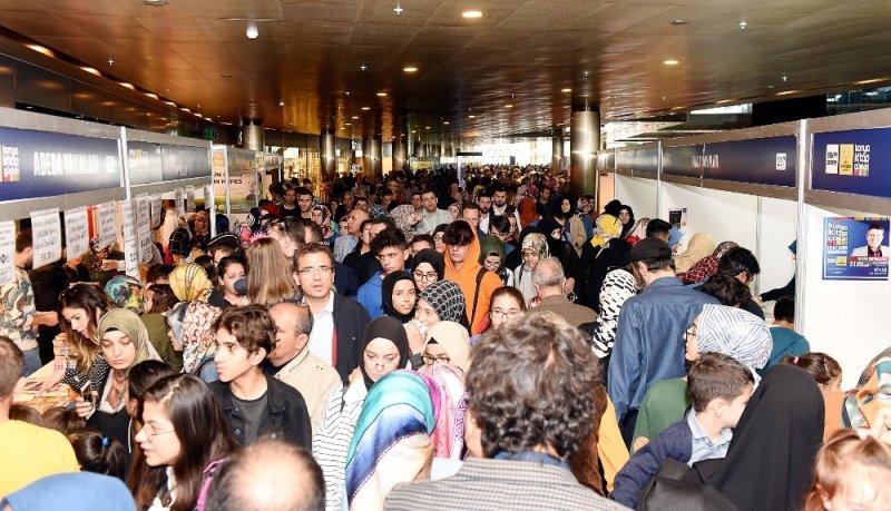 Konya'da Binlerce Vatandaş Kitap Günlerinde Buluştu